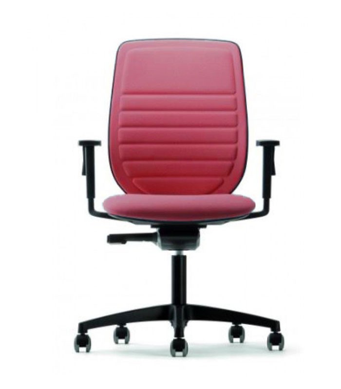 Fauteuil opérateur OKAY tissu rouge avec accoudoirs noirs