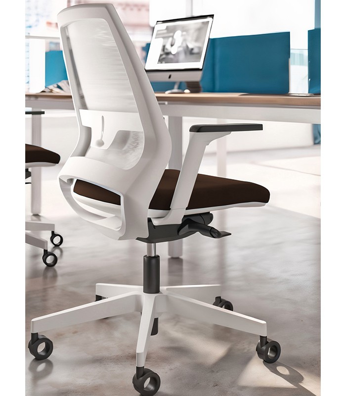 Fauteuil opérateur OXYGEN blanc résille noire assise tissu marron 