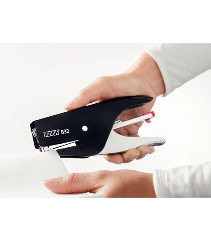 Agrafeuse n°10 de bureau pince B32 noir chrome 20 feuillesR.02106495