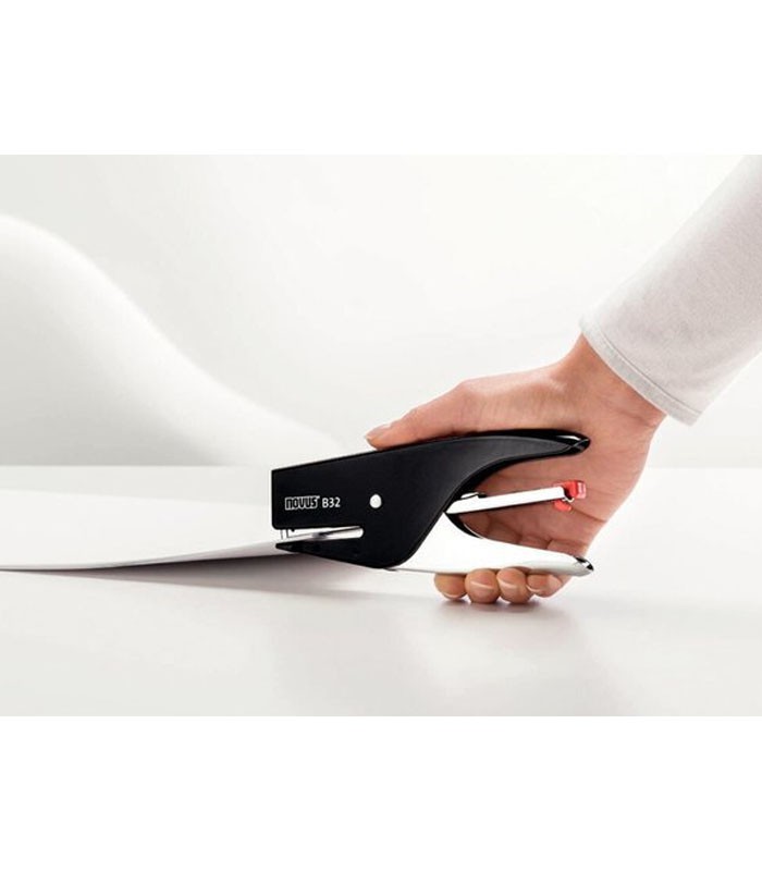 Agrafeuse n°10 de bureau pince B32 noir chrome 20 feuillesR.02106495